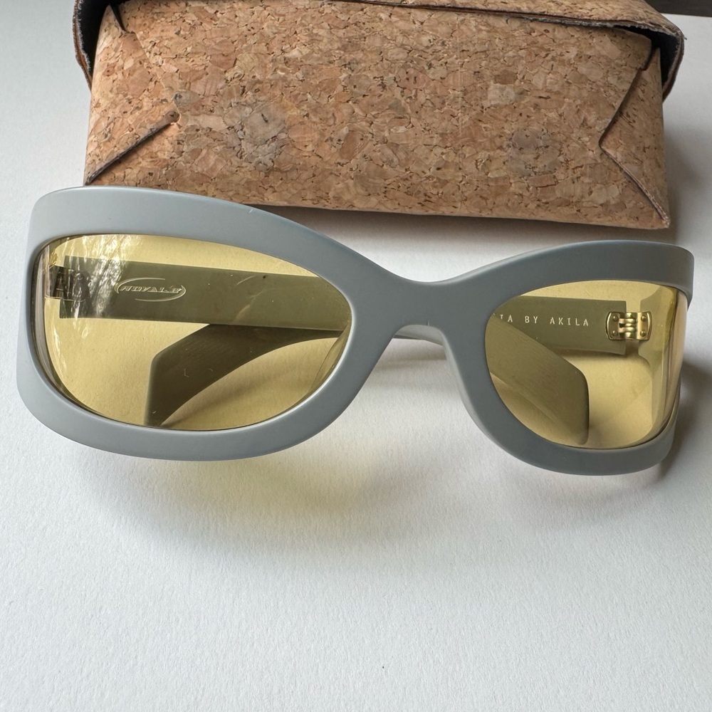AKILA Lucia Royale gray and yellow sunglasses